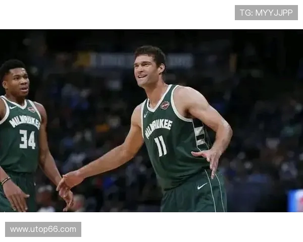 科林斯称与大洛配合默契双塔齐发力内外兼修打造雄鹿新攻击核心